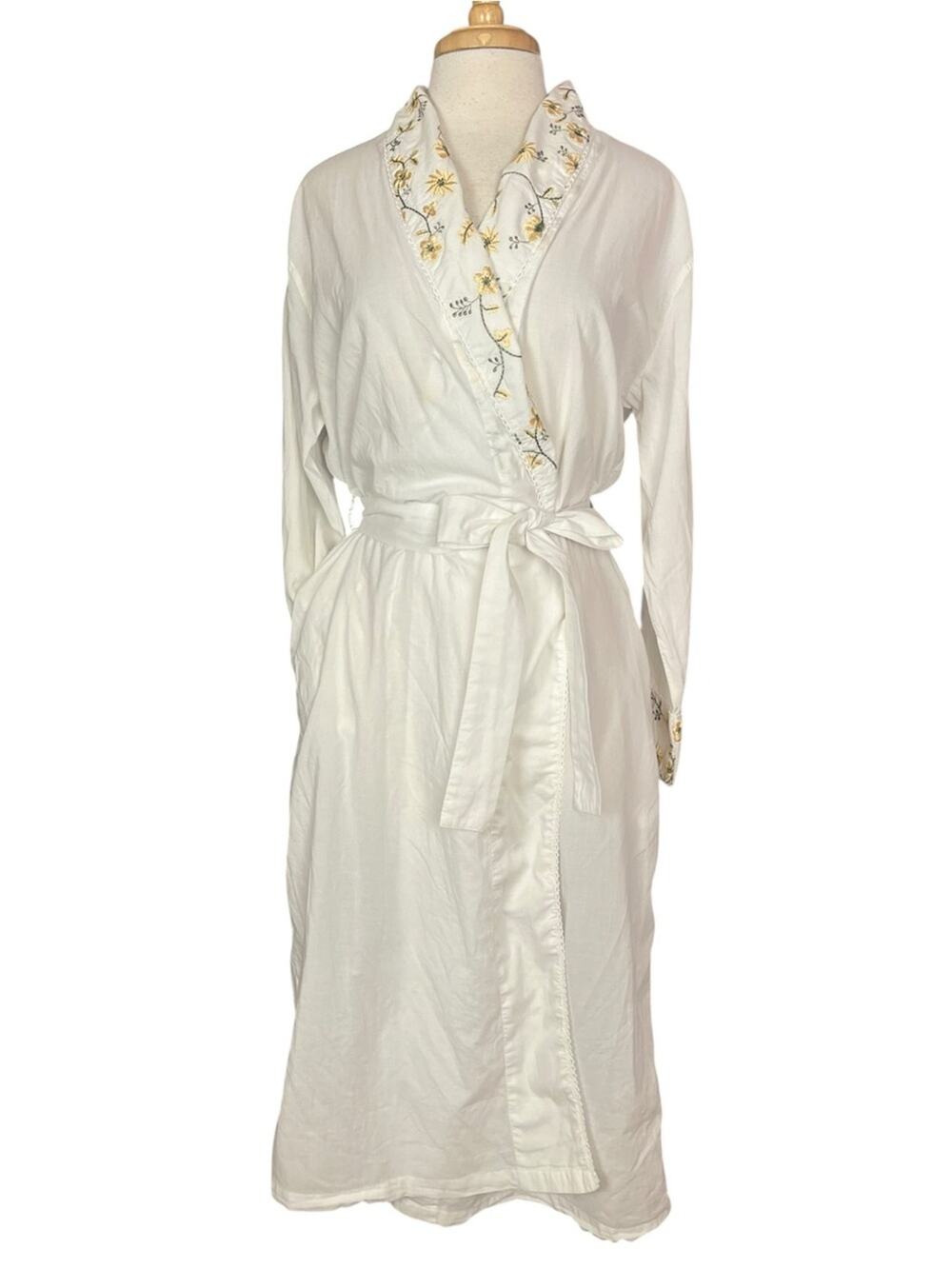 Smithsonian Collection White Embroidered Bathrobe Womens Small Cotton Summer